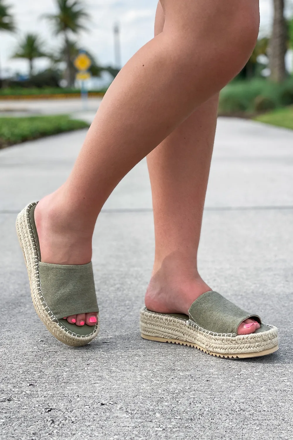 Matisse: Skylar Platform Sandal - Khaki