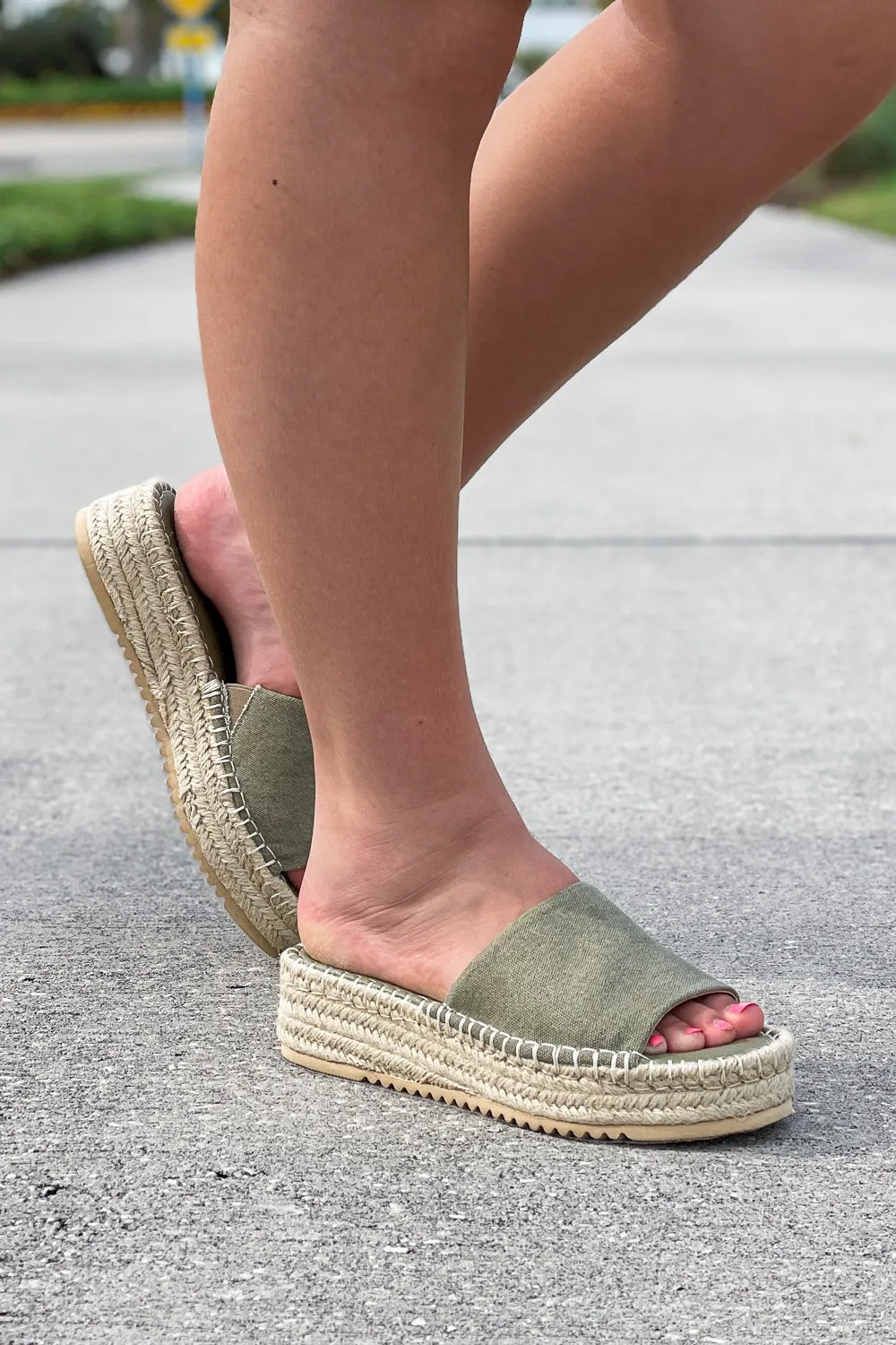 Matisse: Skylar Platform Sandal - Khaki
