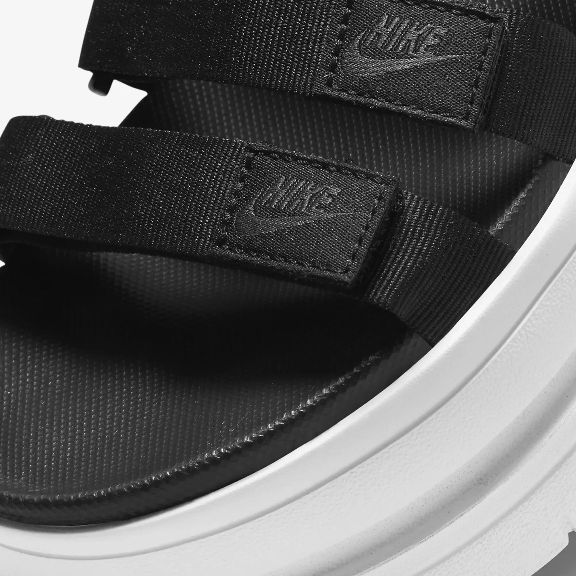 Nike | WMN'S LCON CLASSIC  { BLACK/WHITE